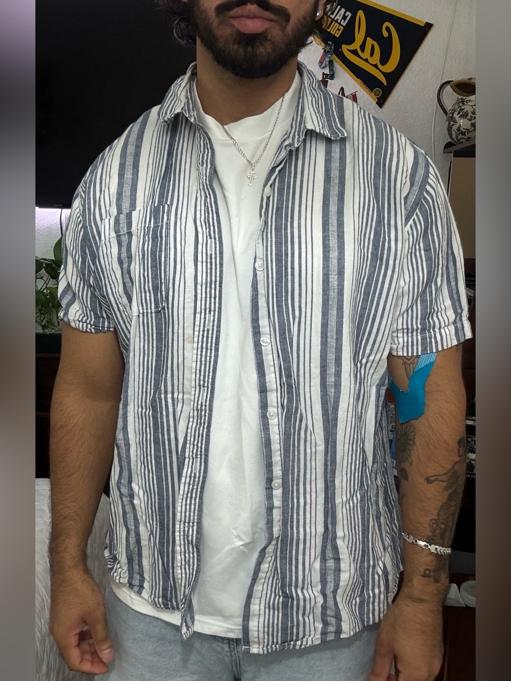 Amazon Essentials Men's Short-Sleeve Striped Button-Down Shirt - White & Navy